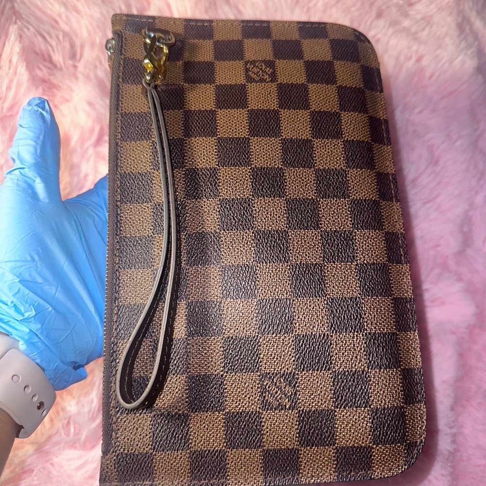 Louis Vuitton Damier Ebene wristlet .